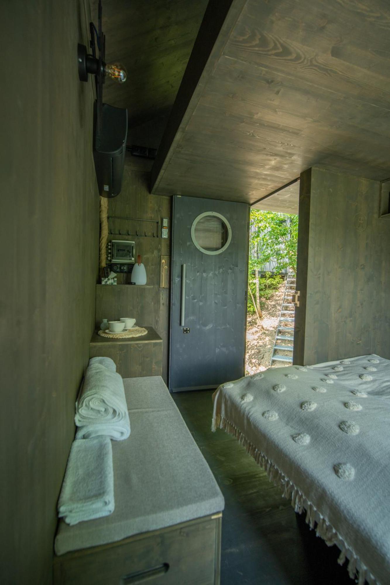 Hrad Kunzov Glamping & Spa & Restaurant เจรรอฟ ภายนอก รูปภาพ